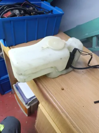 Botella limpia cristales Corsa A GSI con bomba