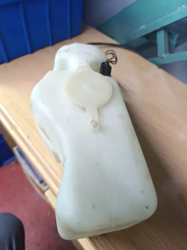 Botella limpia cristales Corsa A GSI con bomba