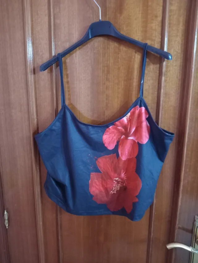 Top Verano Shein Flores Rojas Talla XXL