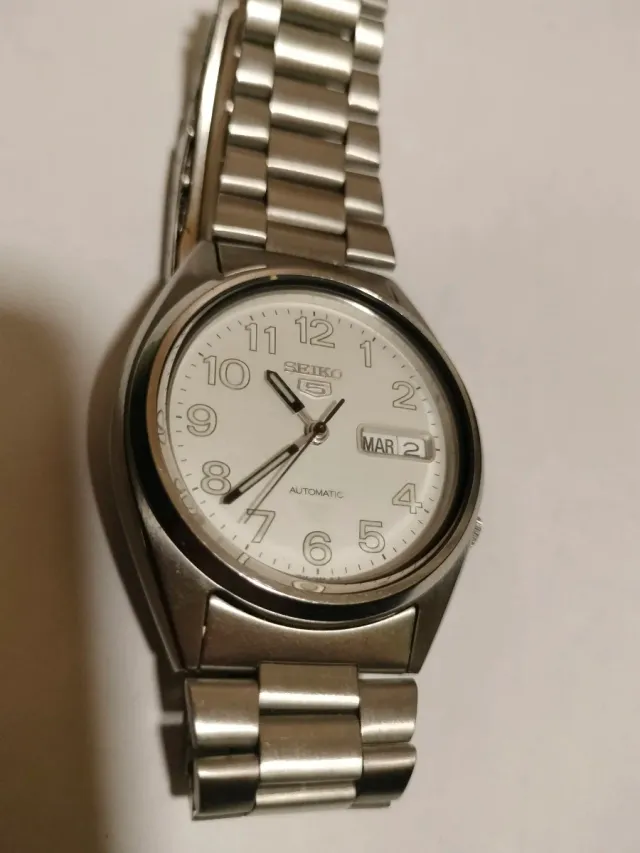 Reloj Seiko Automático Plata y Blanco