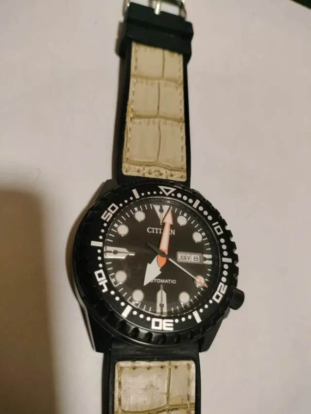 Reloj Citizen Automático Negro y Beige