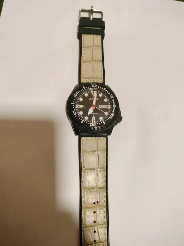 Reloj Citizen Automático Negro y Beige