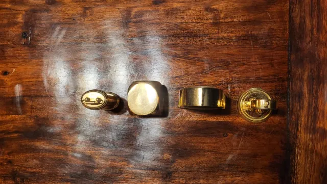 4 relojes de decoración dorados