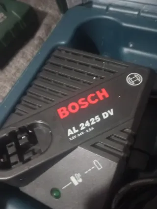 Taladro Percutor Bosch con Cargador y Batería