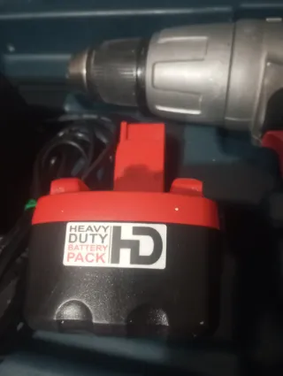 Taladro Percutor Bosch con Cargador y Batería