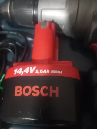 Taladro Percutor Bosch con Cargador y Batería