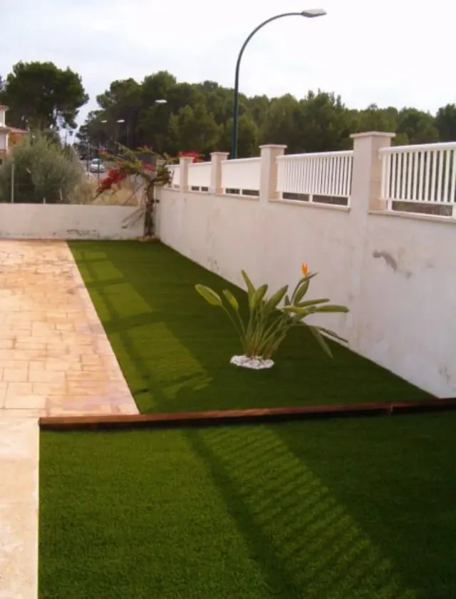 Césped artificial económico