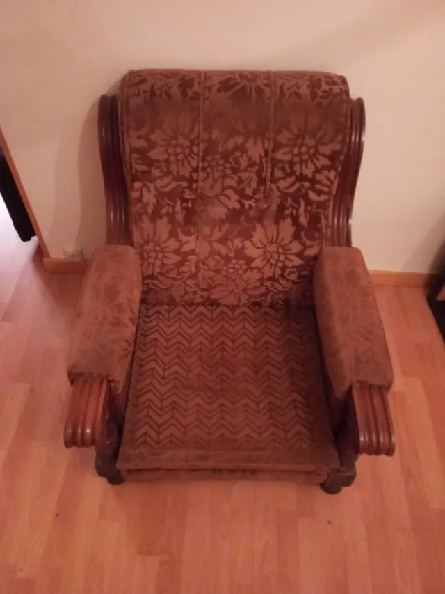 Butacón vintage madera y tela     En Pontevedra.