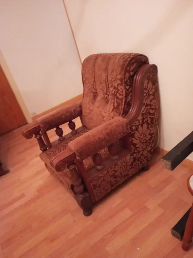 Butacón vintage madera y tela     En Pontevedra.