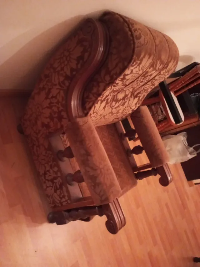 Butacón vintage madera y tela     En Pontevedra.