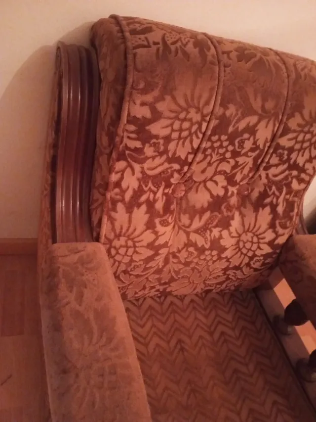 Butacón vintage madera y tela     En Pontevedra.