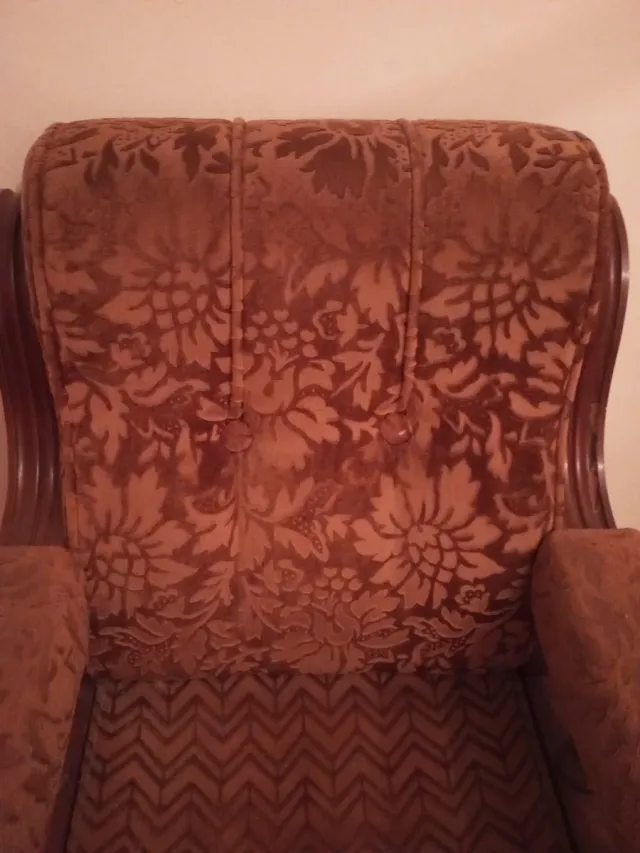 Butacón vintage madera y tela     En Pontevedra.