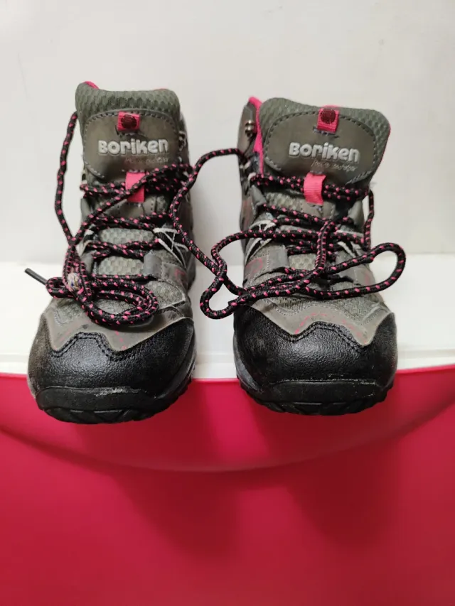 Botas de montaña Boriken grises y rosas