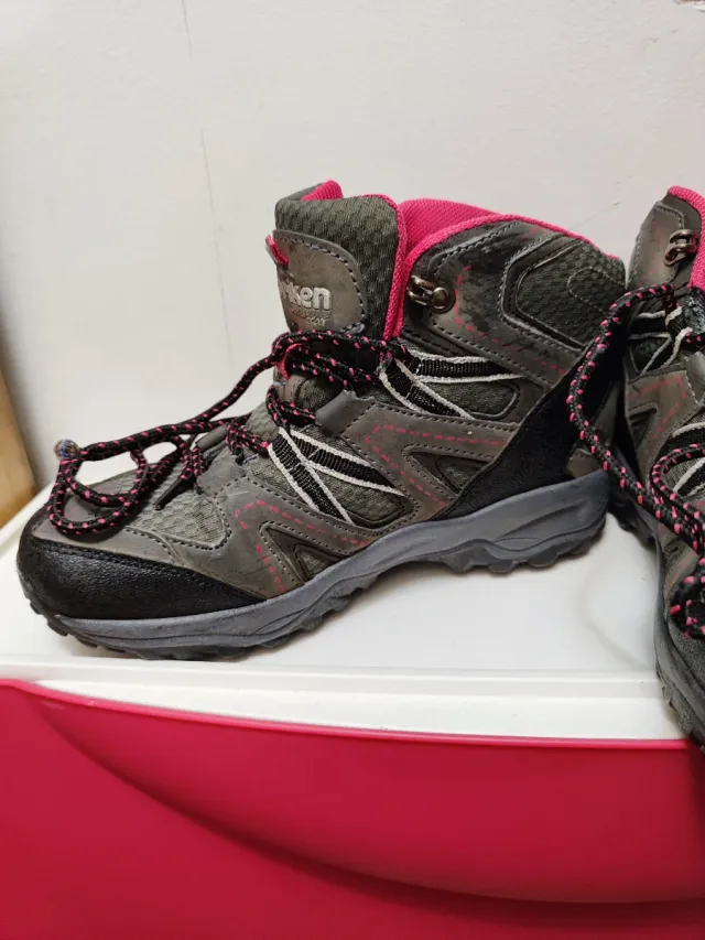 Botas de montaña Boriken grises y rosas