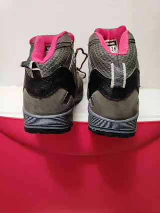 Botas de montaña Boriken grises y rosas