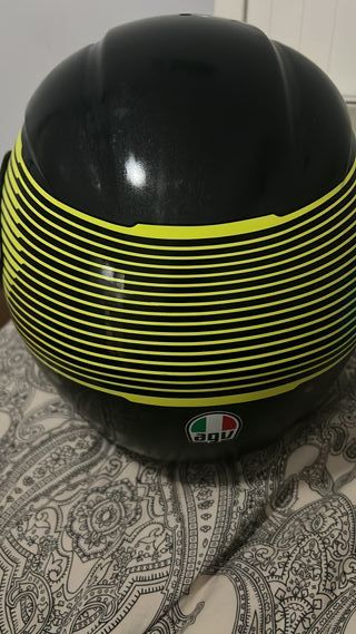 Casco Moto AGV Negro  Chaqueta Alpinestars Guantes