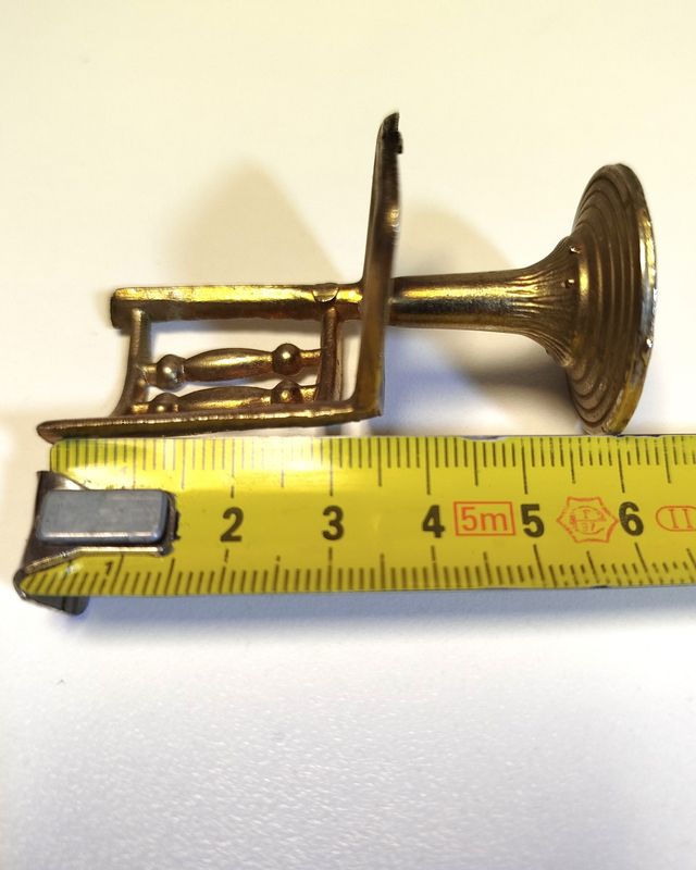 Tres sillas miniatura metal decorativas