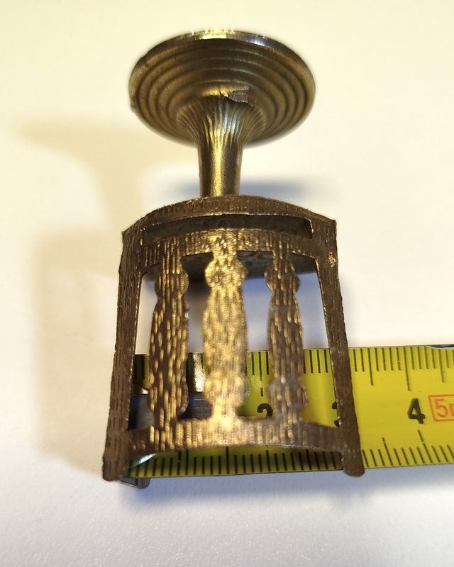 Tres sillas miniatura metal decorativas