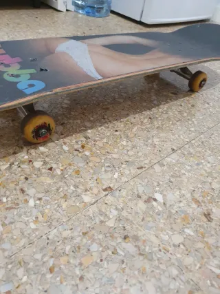 Skate nubba con diseño de mujer