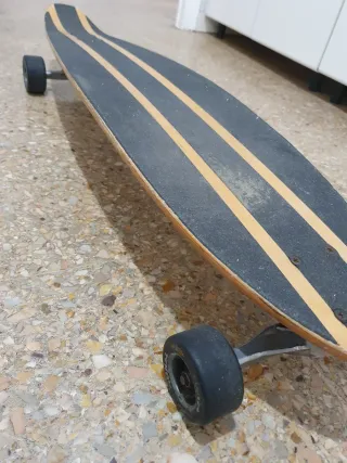 Skate Longboard Negro con Rayas