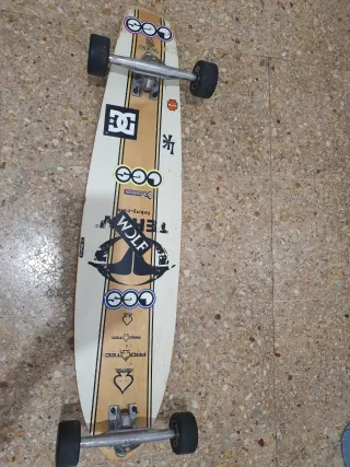 Skate Longboard Negro con Rayas