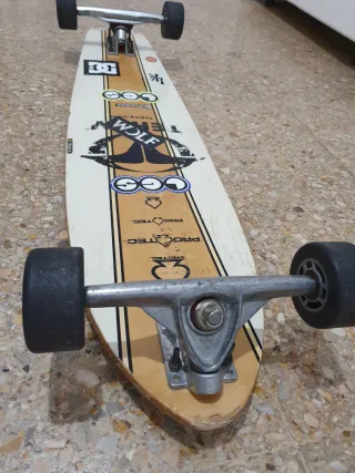 Skate Longboard Negro con Rayas