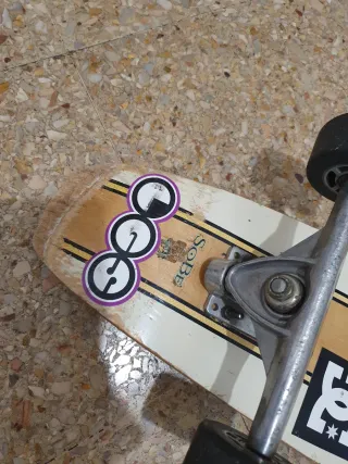 Skate Longboard Negro con Rayas