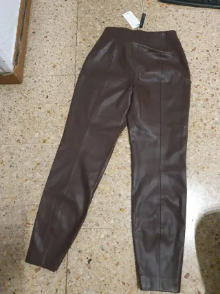 Pantalones marrones efecto piel mujer talla S