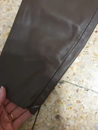 Pantalones marrones efecto piel mujer talla S