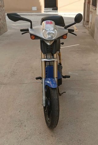 Derbi Variant Revolution moto Clásica