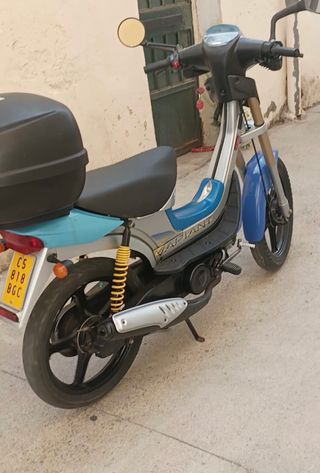 Derbi Variant Revolution moto Clásica