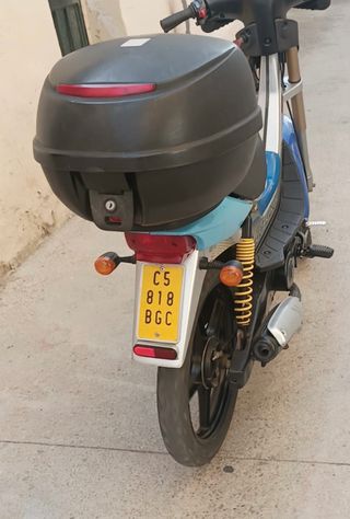 Derbi Variant Revolution moto Clásica