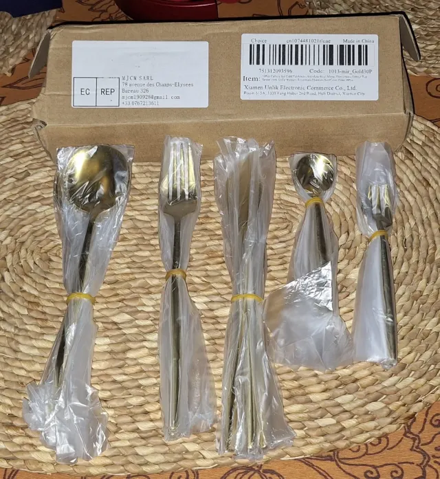 Cubertería dorada 6 servicios sin estrenar
