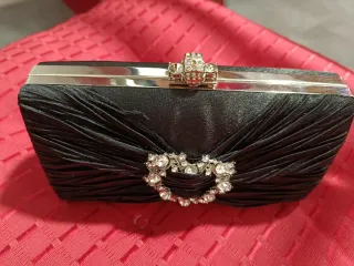 Bolso de fiesta negro con pedrería