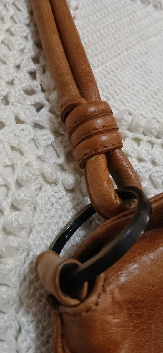 Bolso de mano de piel de vaca