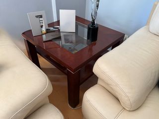 Mesa de centro de madera y cristal