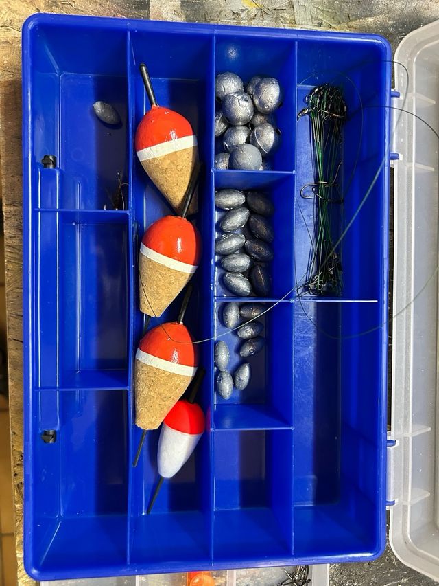 Caja de pesca con accesorios