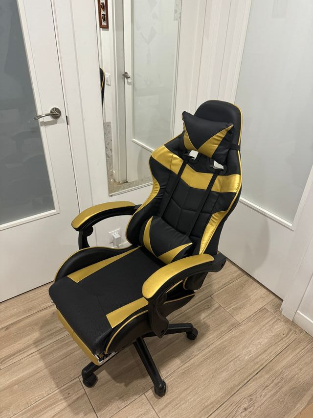 Silla Gaming Negra y Dorada