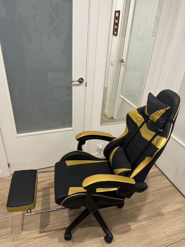 Silla Gaming Negra y Dorada