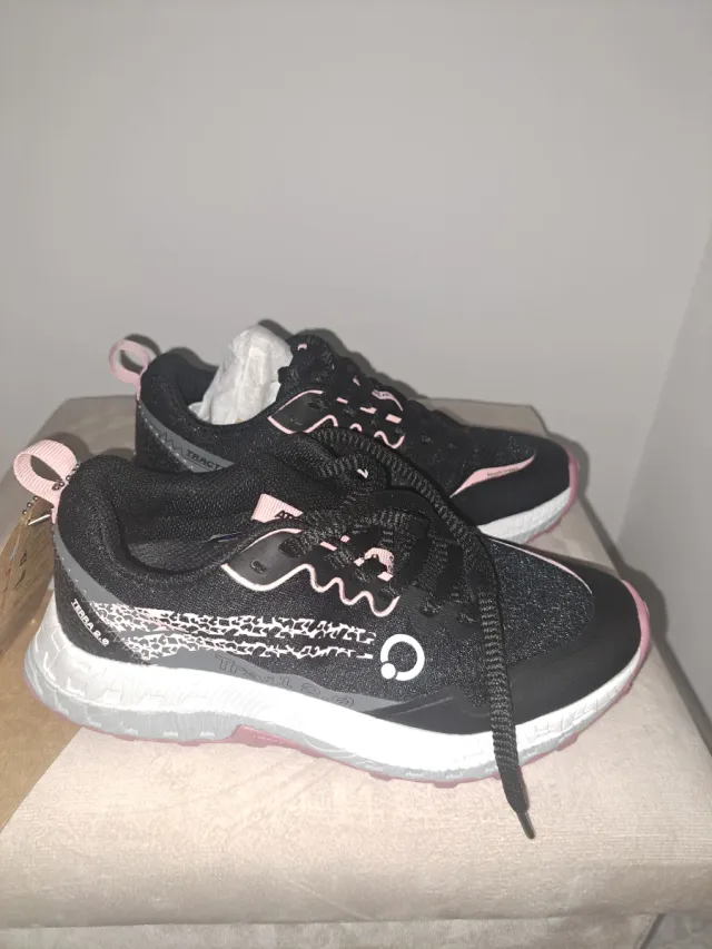 Zapatillas ATOM Negras y Rosas