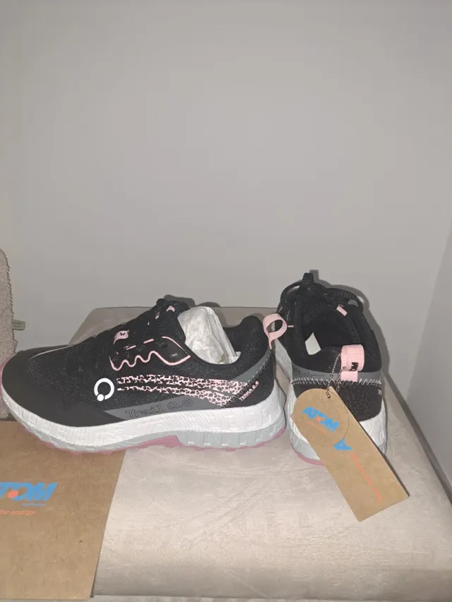 Zapatillas ATOM Negras y Rosas