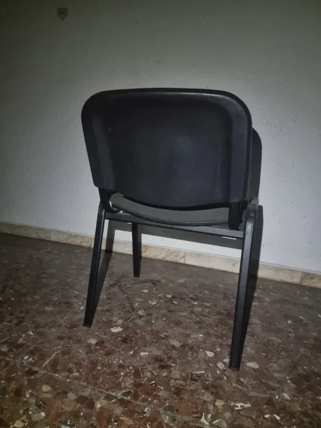 Silla negra acolchada