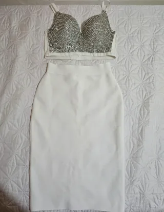 Conjunto Top Pedrería y Falda Blanca