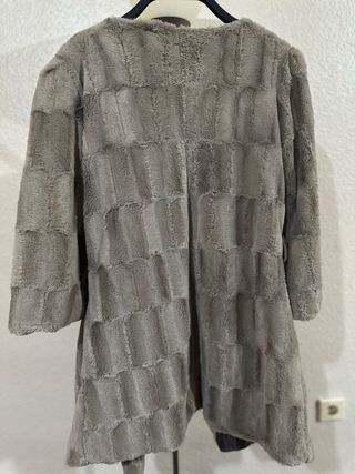 Chaqueta de pelo gris señora