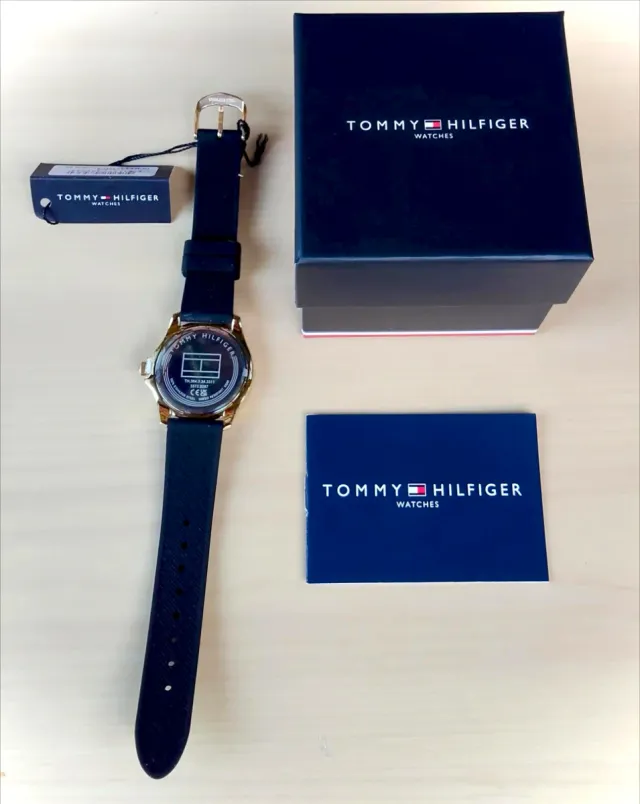 Reloj Analógico Tommy Hilfiger Negro/Dorado, Mujer
