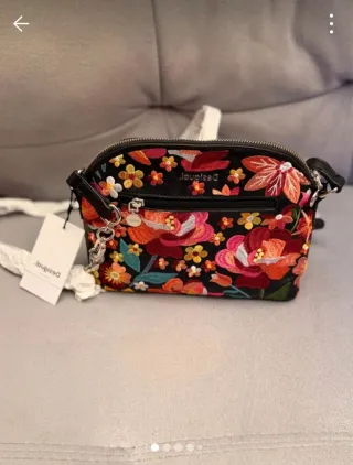Bolso Desigual bordado nuevo con etiquetas