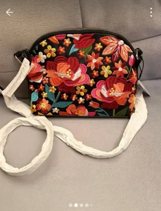 Bolso Desigual bordado nuevo con etiquetas