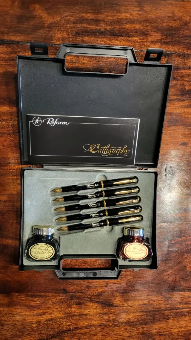 Estuche 5 Plumas Reform Calligraphy