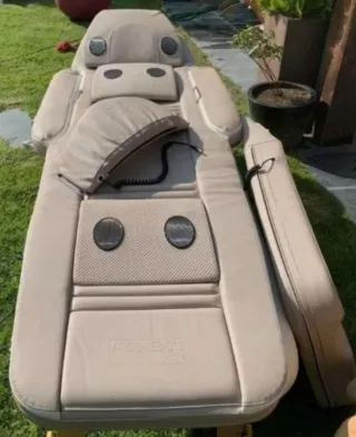 Hermosa camilla ondulaciones y también terapeutica