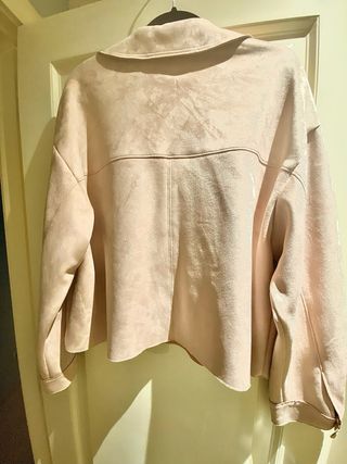 Cazadora Zara efecto ante rosa